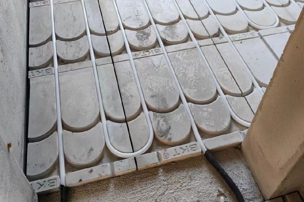 地暖施工还能这样做？太省事儿了！