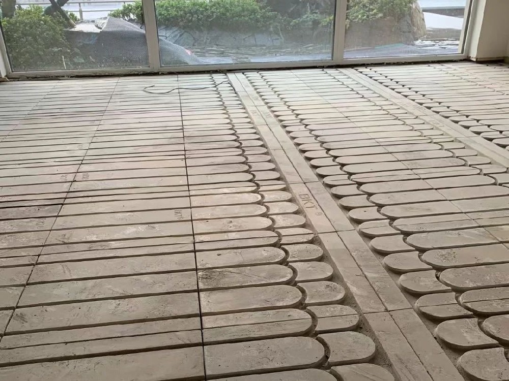 楼地面工艺革新抢占市场先机——毛坯房地面预留地暖沟槽施工方案